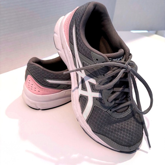 EUC!! Asics Running Shoe Womens 7 Wide‎ Gray Pink Athletic Sneakers Volleyball - Picture 1 of 14